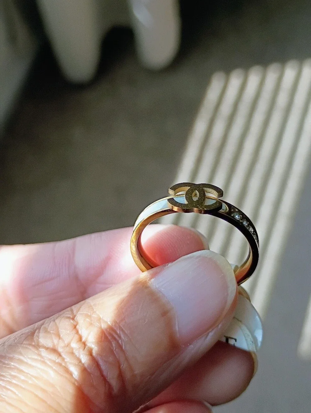 New Chic Gold Interlocking Logo Ring with Faux MOP Clear Stones